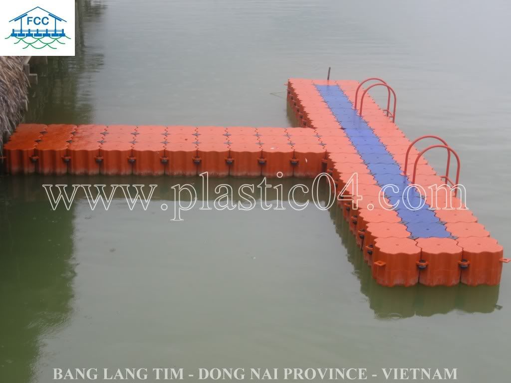 02-floating-yacht-floating-jetty