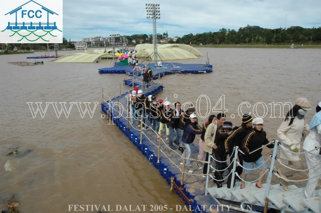 02-Floating-Restaurant-Floating-Entertainment-Area-Floating-Theater