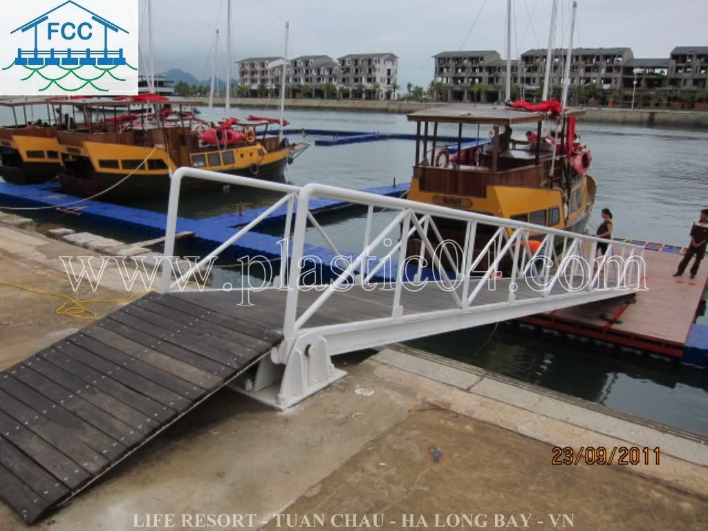 02-Floating Bridge - Quay - Marina